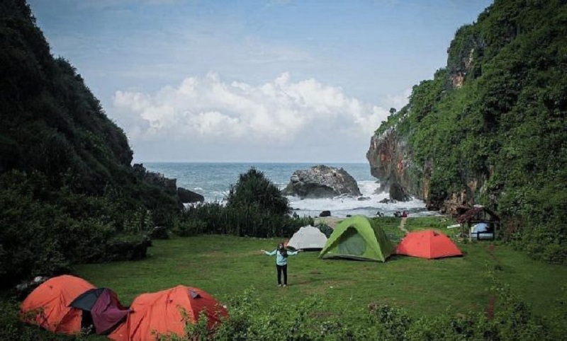 Camping di Pantai Nglambor Untuk Healing, Simak Tips Selengkapnya