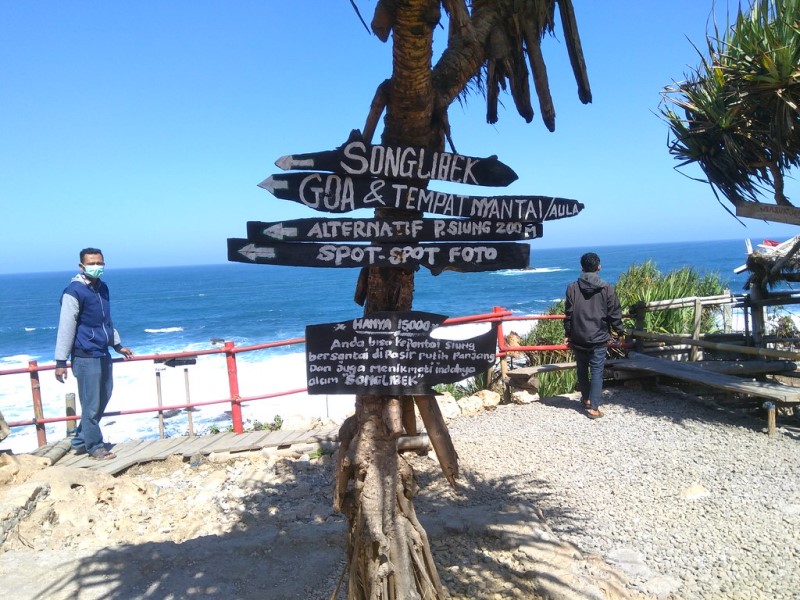 Wisata non pantai Sekitar Pantai Nglambor