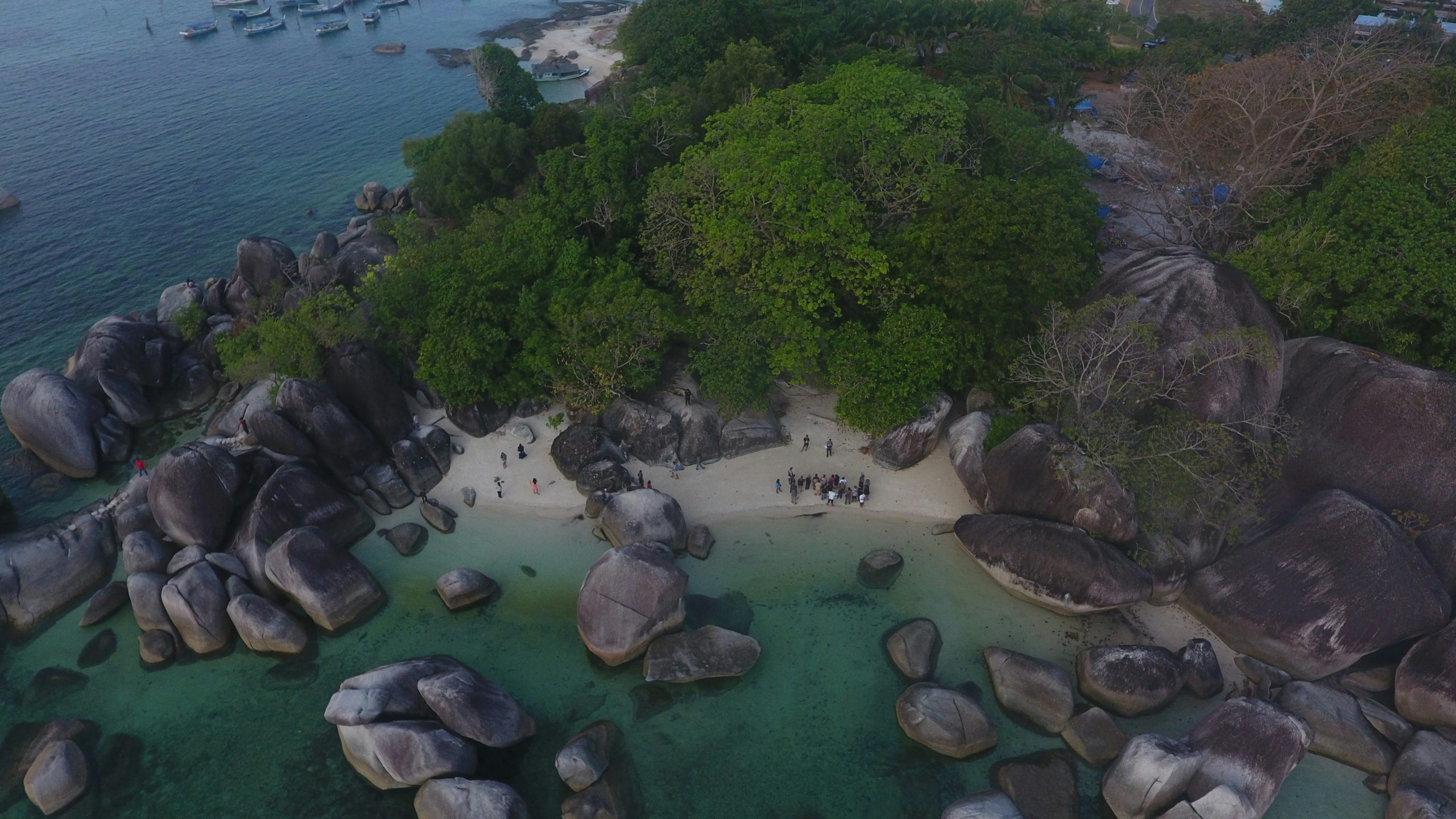 Pulau Belitung: Permata Karang yang Tersembunyi