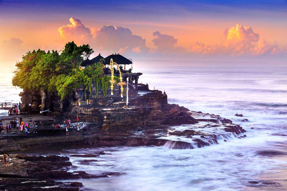 Keindahan Pura Tanah Lot Destinasi Spiritual di Bali