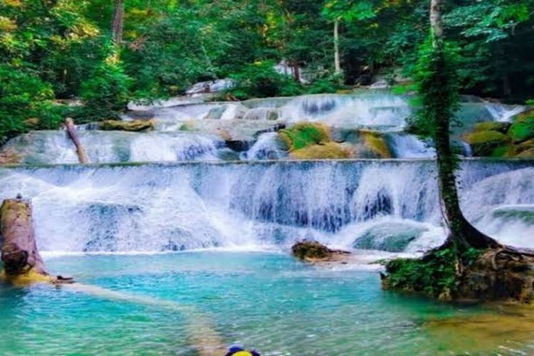 Menikmati Kejernihan Air Terjun Moramo Wisata Alami di Sulawesi